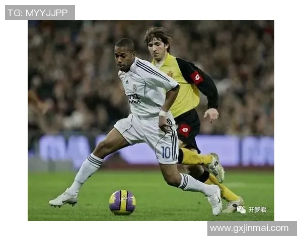 掌握足球技巧从拿足球动作开始提升你的球技和场上表现